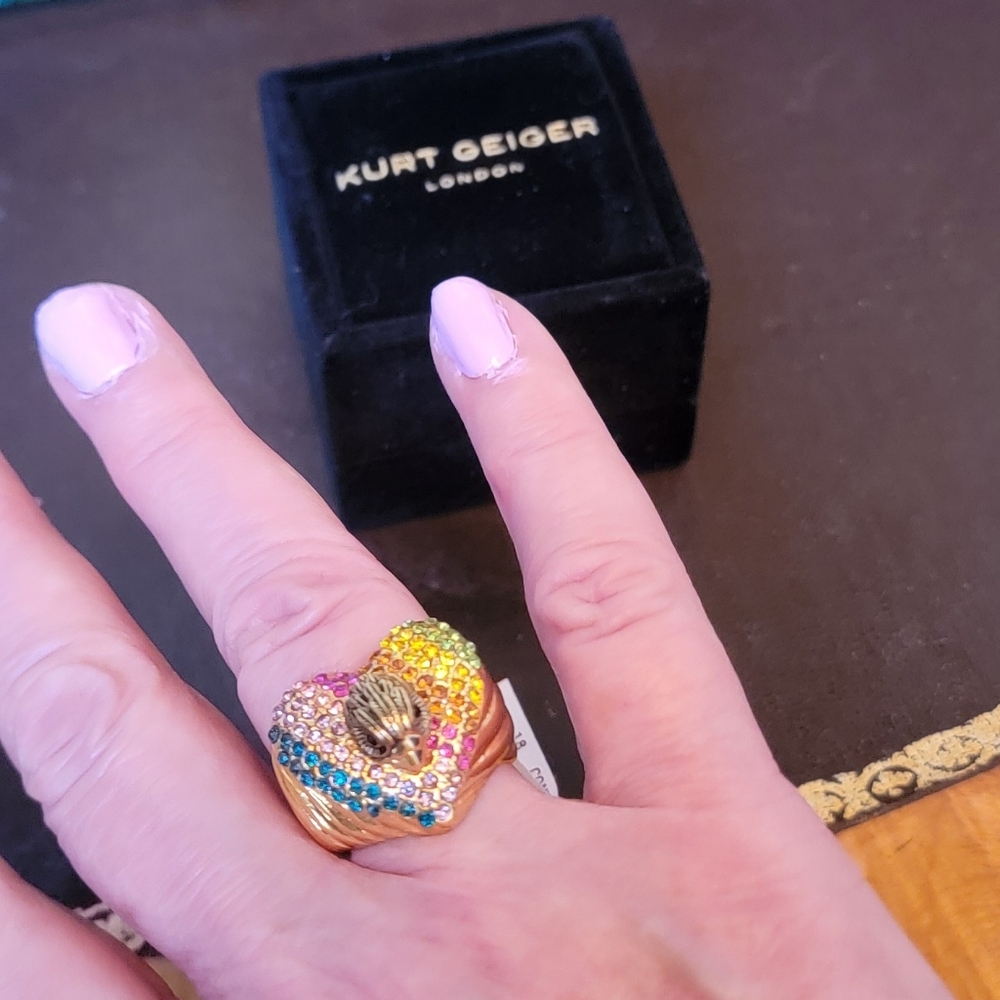 NWT KURT GEIGER LONDON RAINBOW HEART EAGLE HEAD COCKTAIL RING 8 - Picture 7 of 11